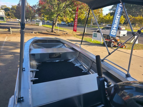 F390 explorer 25hp........